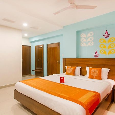 Vaccinated Staff - Oyo 11400 The Down Town Suites Hyderabad Eksteriør bilde
