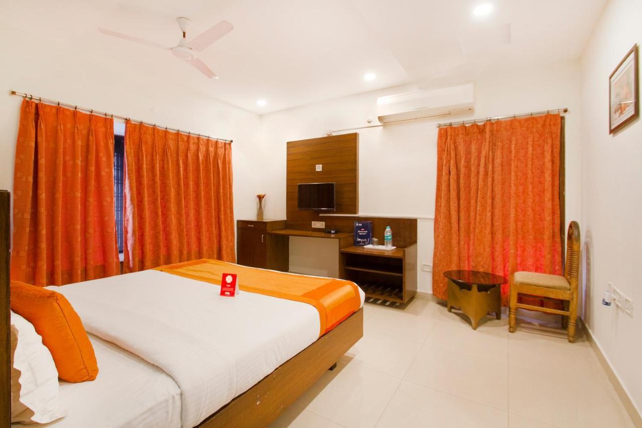 Vaccinated Staff - Oyo 11400 The Down Town Suites Hyderabad Eksteriør bilde