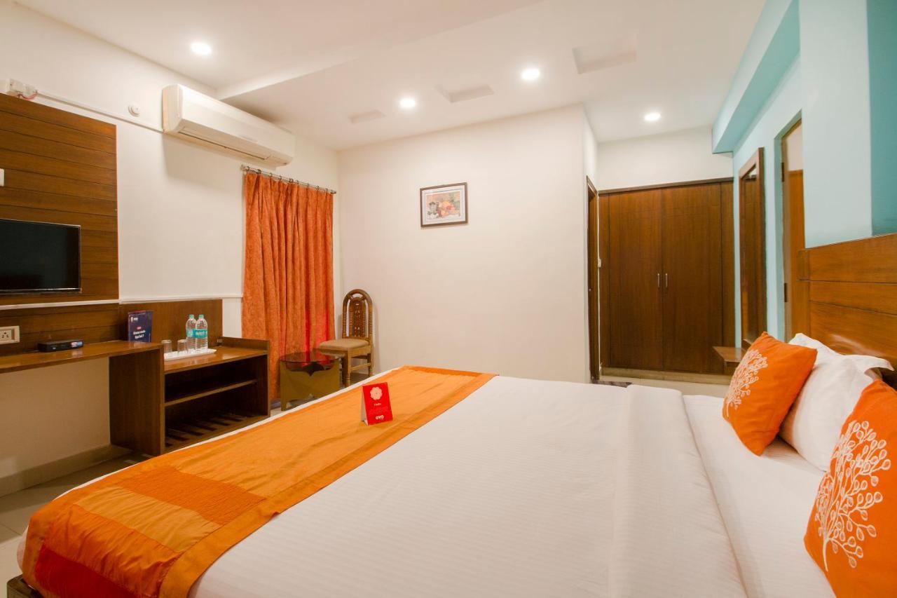 Vaccinated Staff - Oyo 11400 The Down Town Suites Hyderabad Eksteriør bilde