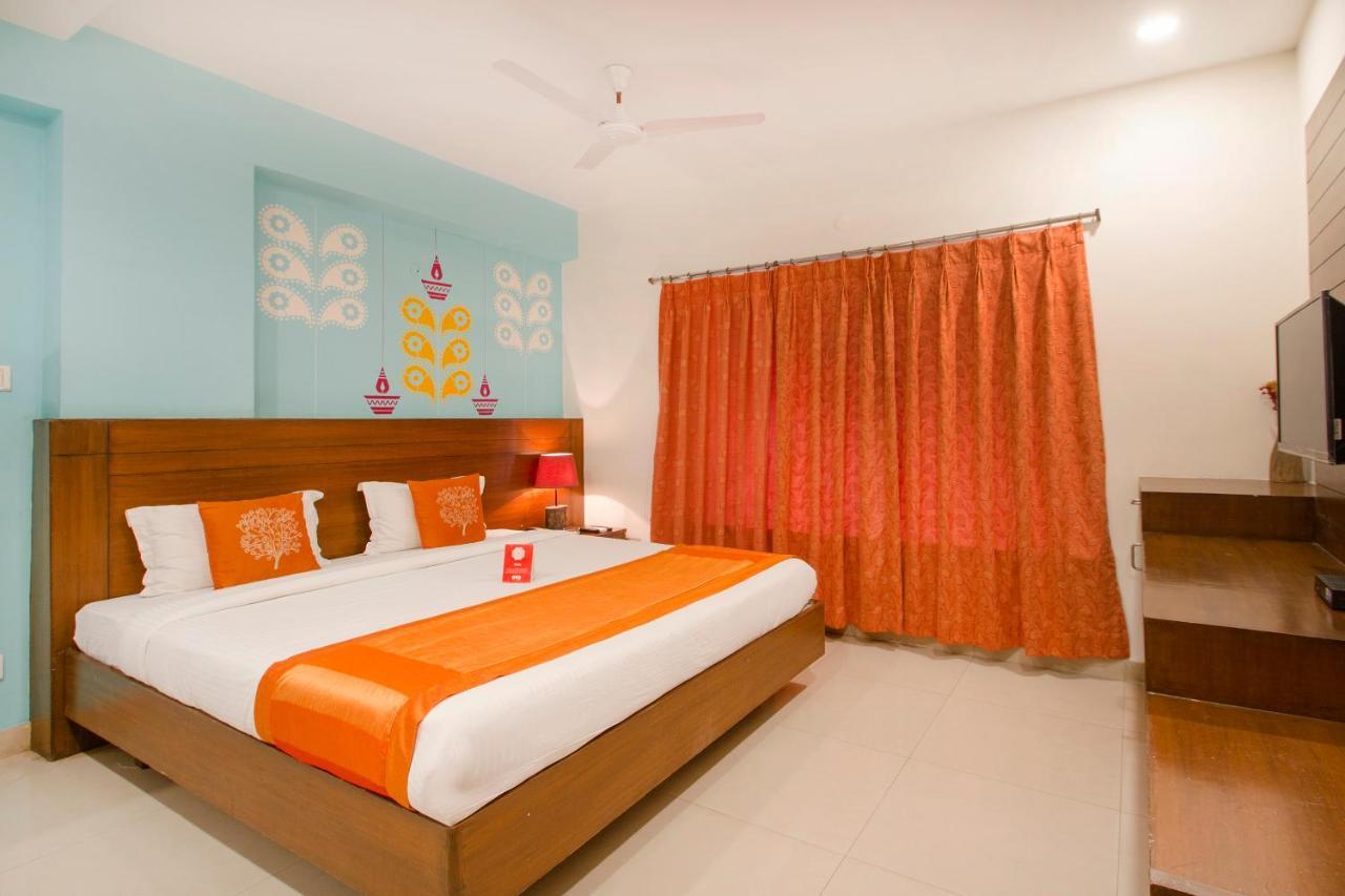 Vaccinated Staff - Oyo 11400 The Down Town Suites Hyderabad Eksteriør bilde