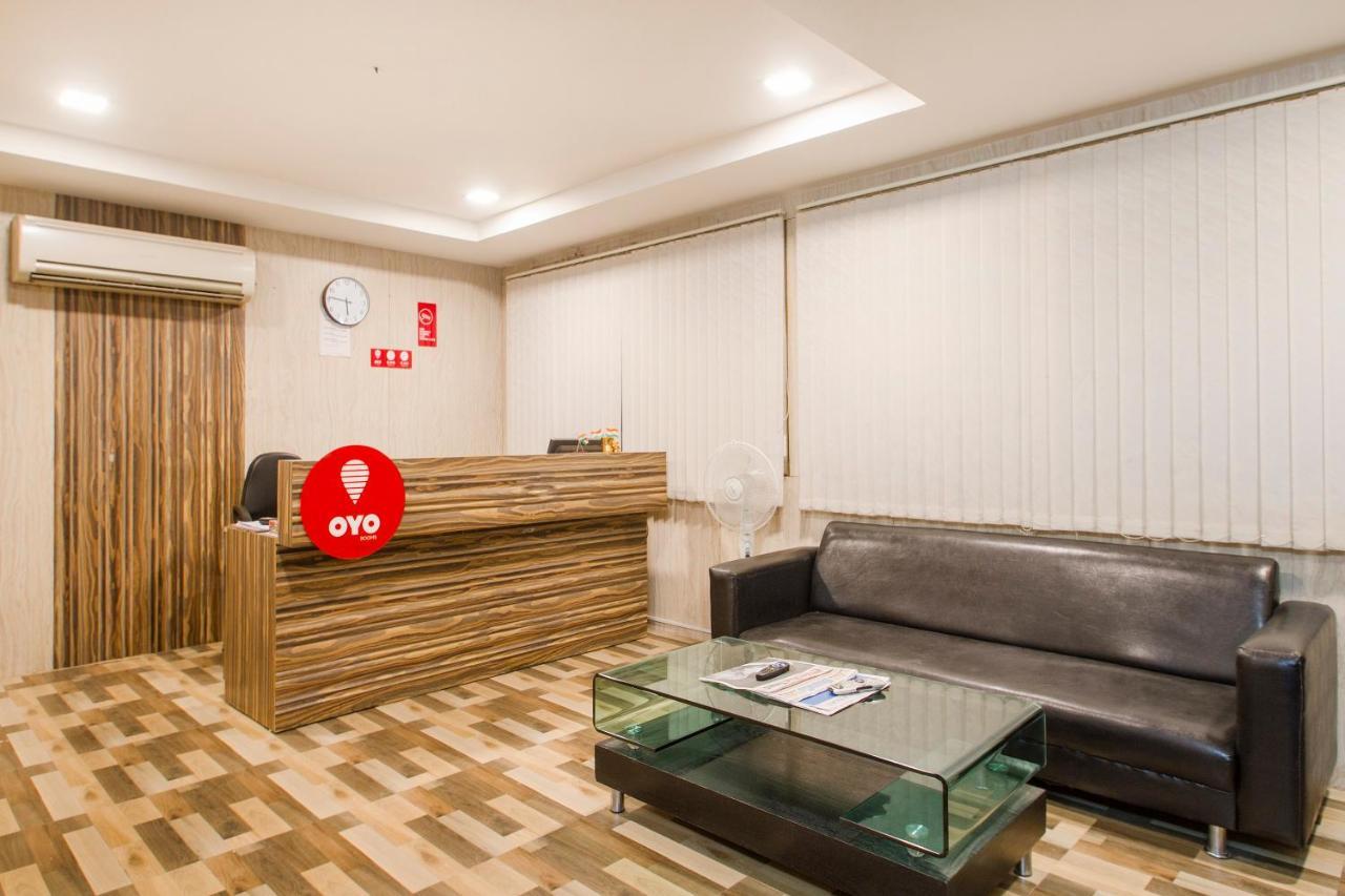 Vaccinated Staff - Oyo 11400 The Down Town Suites Hyderabad Eksteriør bilde