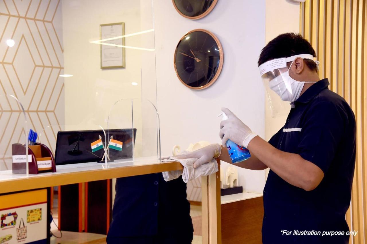 Vaccinated Staff - Oyo 11400 The Down Town Suites Hyderabad Eksteriør bilde