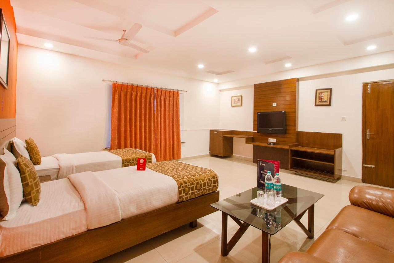 Vaccinated Staff - Oyo 11400 The Down Town Suites Hyderabad Eksteriør bilde