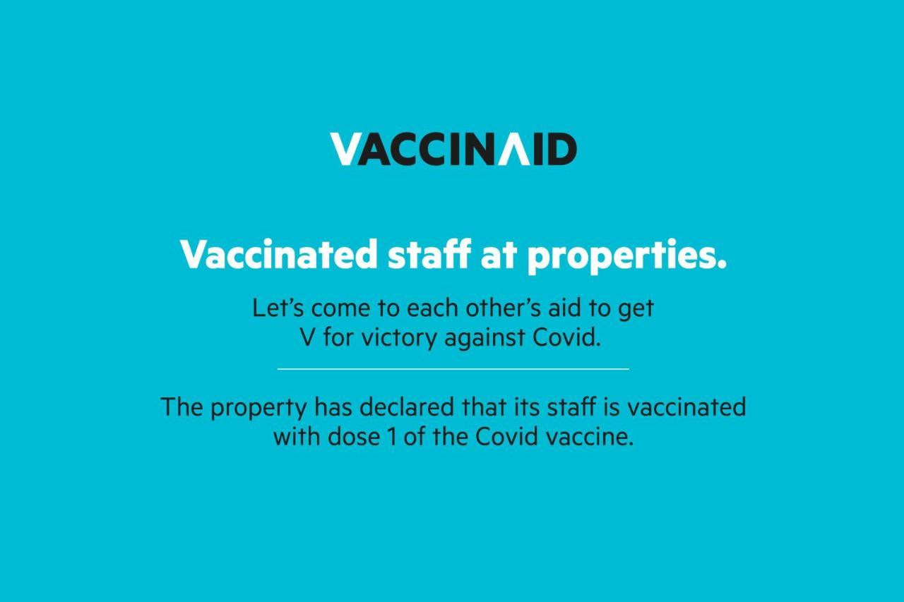 Vaccinated Staff - Oyo 11400 The Down Town Suites Hyderabad Eksteriør bilde